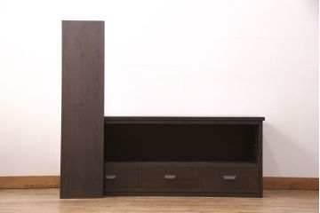 テレビ台を新規製作!建具はモールガラスを組み入れ、下部に引き出しを設置。同時購入の商品と色を合わせて着色し仕上げ。(テレビボード、収納棚、戸棚、ローボード)