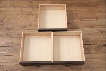 テレビ台を新規製作!建具はモールガラスを組み入れ、下部に引き出しを設置。同時購入の商品と色を合わせて着色し仕上げ。(テレビボード、収納棚、戸棚、ローボード)