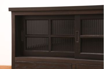 テレビ台を新規製作!建具はモールガラスを組み入れ、下部に引き出しを設置。同時購入の商品と色を合わせて着色し仕上げ。(テレビボード、収納棚、戸棚、ローボード)