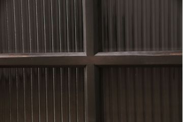 テレビ台を新規製作!建具はモールガラスを組み入れ、下部に引き出しを設置。同時購入の商品と色を合わせて着色し仕上げ。(テレビボード、収納棚、戸棚、ローボード)