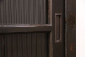 テレビ台を新規製作!建具はモールガラスを組み入れ、下部に引き出しを設置。同時購入の商品と色を合わせて着色し仕上げ。(テレビボード、収納棚、戸棚、ローボード)