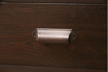 テレビ台を新規製作!建具はモールガラスを組み入れ、下部に引き出しを設置。同時購入の商品と色を合わせて着色し仕上げ。(テレビボード、収納棚、戸棚、ローボード)