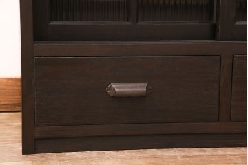 テレビ台を新規製作!建具はモールガラスを組み入れ、下部に引き出しを設置。同時購入の商品と色を合わせて着色し仕上げ。(テレビボード、収納棚、戸棚、ローボード)