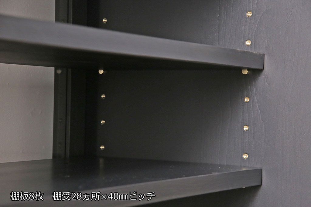 重ね戸棚を新規製作!当店商品を参考に2点製作。建具は桟を減らした仕様に変更。マットブラックに着色し仕上げ。(収納棚、食器棚、キャビネット)