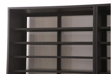 重ね戸棚を新規製作!当店商品を参考に2点製作。建具は桟を減らした仕様に変更。マットブラックに着色し仕上げ。(収納棚、食器棚、キャビネット)