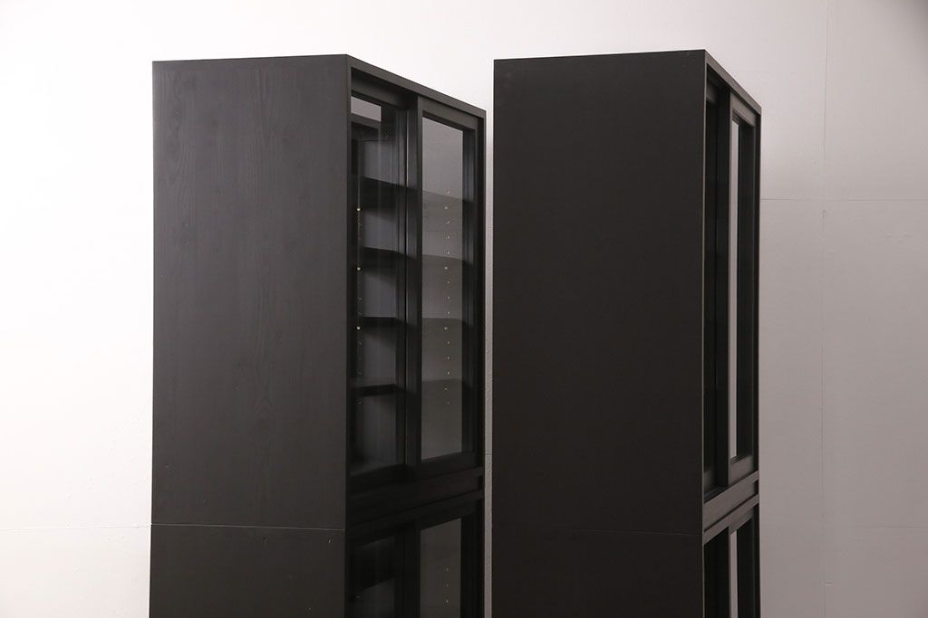 重ね戸棚を新規製作!当店商品を参考に2点製作。建具は桟を減らした仕様に変更。マットブラックに着色し仕上げ。(収納棚、食器棚、キャビネット)