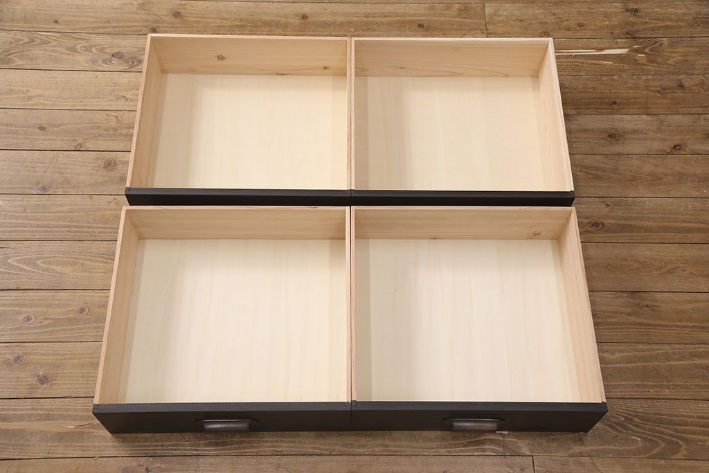 重ね戸棚を新規製作!当店商品を参考に2点製作。建具は桟を減らした仕様に変更。マットブラックに着色し仕上げ。(収納棚、食器棚、キャビネット)