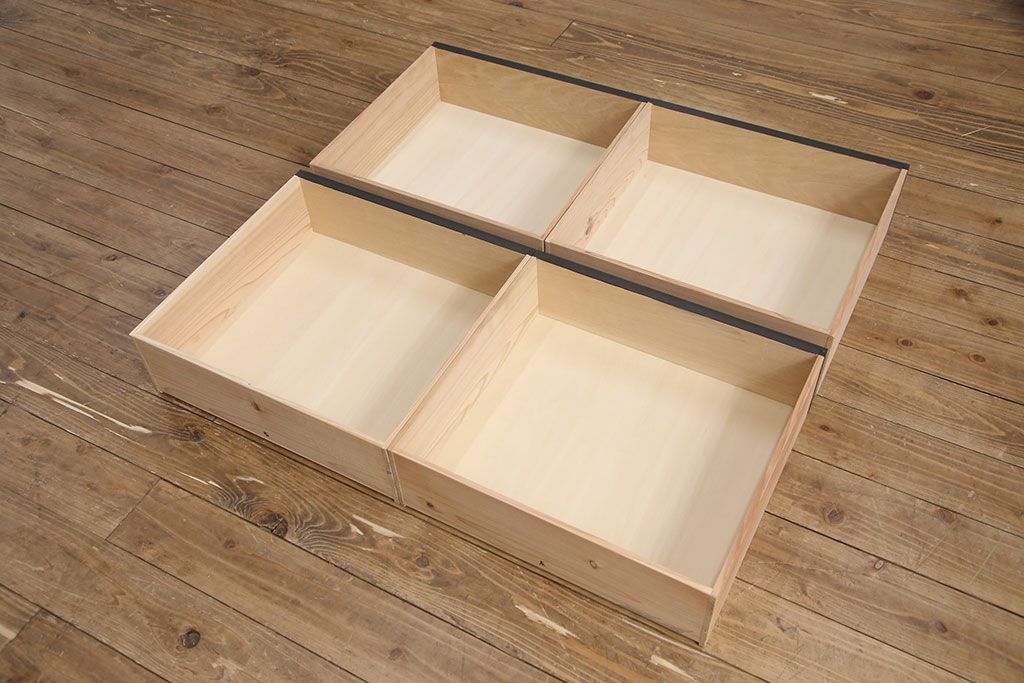 重ね戸棚を新規製作!当店商品を参考に2点製作。建具は桟を減らした仕様に変更。マットブラックに着色し仕上げ。(収納棚、食器棚、キャビネット)