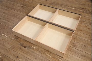 重ね戸棚を新規製作!当店商品を参考に2点製作。建具は桟を減らした仕様に変更。マットブラックに着色し仕上げ。(収納棚、食器棚、キャビネット)