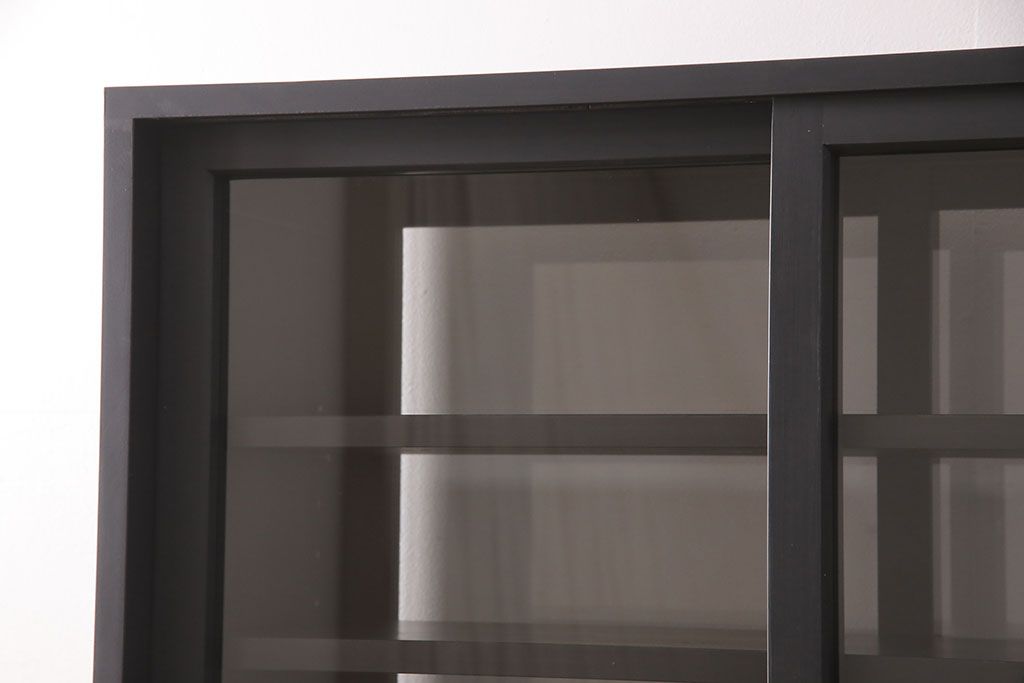 重ね戸棚を新規製作!当店商品を参考に2点製作。建具は桟を減らした仕様に変更。マットブラックに着色し仕上げ。(収納棚、食器棚、キャビネット)