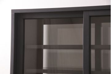 重ね戸棚を新規製作!当店商品を参考に2点製作。建具は桟を減らした仕様に変更。マットブラックに着色し仕上げ。(収納棚、食器棚、キャビネット)