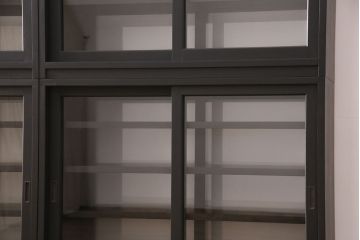 重ね戸棚を新規製作!当店商品を参考に2点製作。建具は桟を減らした仕様に変更。マットブラックに着色し仕上げ。(収納棚、食器棚、キャビネット)