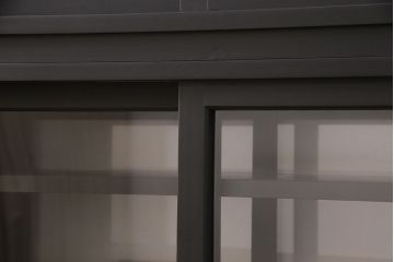 重ね戸棚を新規製作!当店商品を参考に2点製作。建具は桟を減らした仕様に変更。マットブラックに着色し仕上げ。(収納棚、食器棚、キャビネット)