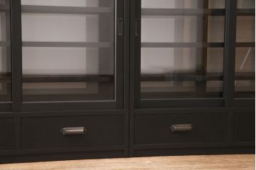 重ね戸棚を新規製作!当店商品を参考に2点製作。建具は桟を減らした仕様に変更。マットブラックに着色し仕上げ。(収納棚、食器棚、キャビネット)