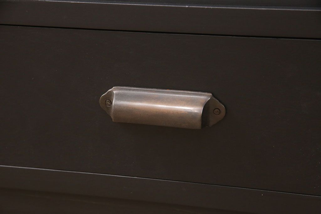 重ね戸棚を新規製作!当店商品を参考に2点製作。建具は桟を減らした仕様に変更。マットブラックに着色し仕上げ。(収納棚、食器棚、キャビネット)