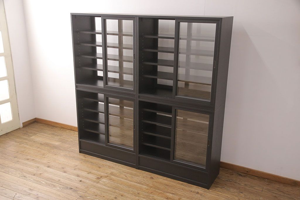 重ね戸棚を新規製作!当店商品を参考に2点製作。建具は桟を減らした仕様に変更。マットブラックに着色し仕上げ。(収納棚、食器棚、キャビネット)