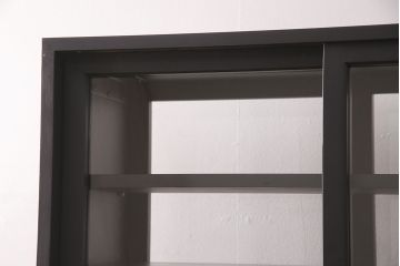 重ね戸棚を新規製作!当店商品を参考に2点製作。建具は桟を減らした仕様に変更。マットブラックに着色し仕上げ。(収納棚、食器棚、キャビネット)