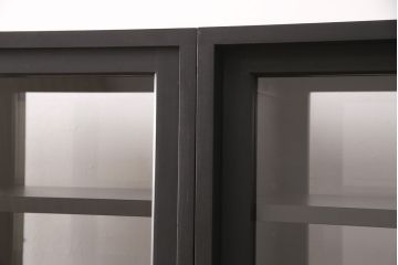 重ね戸棚を新規製作!当店商品を参考に2点製作。建具は桟を減らした仕様に変更。マットブラックに着色し仕上げ。(収納棚、食器棚、キャビネット)