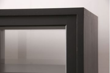 重ね戸棚を新規製作!当店商品を参考に2点製作。建具は桟を減らした仕様に変更。マットブラックに着色し仕上げ。(収納棚、食器棚、キャビネット)