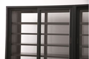 重ね戸棚を新規製作!当店商品を参考に2点製作。建具は桟を減らした仕様に変更。マットブラックに着色し仕上げ。(収納棚、食器棚、キャビネット)