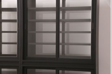 重ね戸棚を新規製作!当店商品を参考に2点製作。建具は桟を減らした仕様に変更。マットブラックに着色し仕上げ。(収納棚、食器棚、キャビネット)