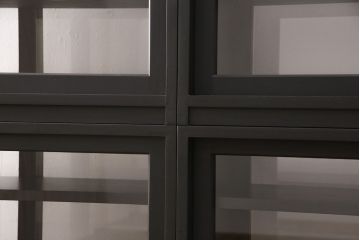 重ね戸棚を新規製作!当店商品を参考に2点製作。建具は桟を減らした仕様に変更。マットブラックに着色し仕上げ。(収納棚、食器棚、キャビネット)