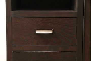 収納棚を新規製作!扉には花菱ガラスを使用。多彩な収納で使い勝手の良いつくりに。(戸棚、本棚)