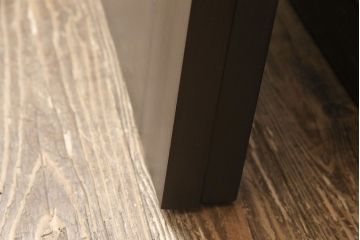 ステンドグラス入り引き戸を新規製作!お客様のデザインを元にステンドグラスを制作。木部はモールディングを施し、クラシカルな仕上がりに。(玄関戸、引き違い戸)