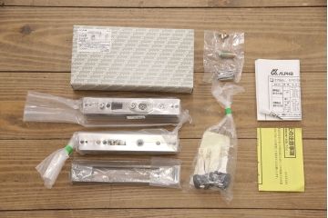 ガラス戸2枚を新規製作!お好みの色ガラスを使用し、レトロな仕上がりに。(建具、引き戸)