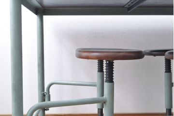 格納スツール8脚付きテーブルを新規製作!鉄脚を淡い青緑色にペイント。(ダイニングテーブル、作業台)