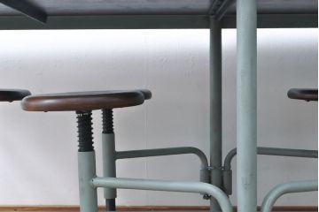 格納スツール8脚付きテーブルを新規製作!鉄脚を淡い青緑色にペイント。(ダイニングテーブル、作業台)