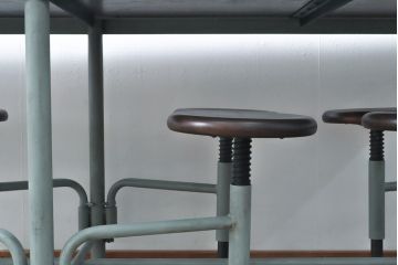 格納スツール8脚付きテーブルを新規製作!鉄脚を淡い青緑色にペイント。(ダイニングテーブル、作業台)