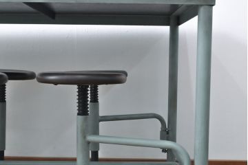 格納スツール8脚付きテーブルを新規製作!鉄脚を淡い青緑色にペイント。(ダイニングテーブル、作業台)