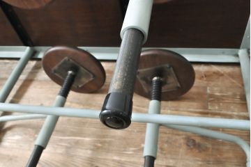 格納スツール8脚付きテーブルを新規製作!鉄脚を淡い青緑色にペイント。(ダイニングテーブル、作業台)