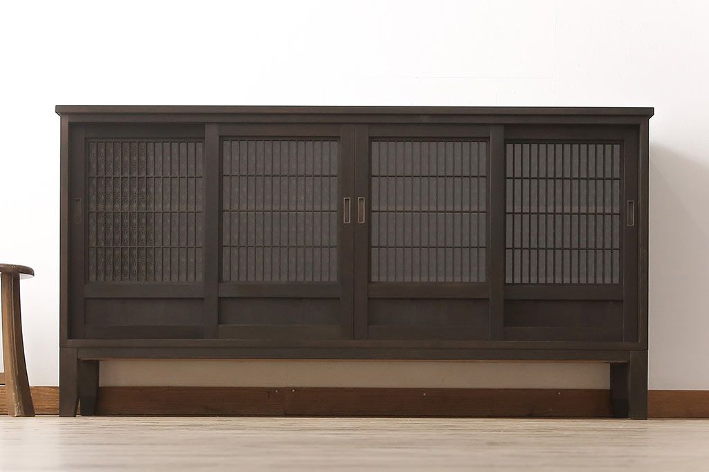 サイドボードを新規製作!木製脚、可動式の棚板を取り付け。建具に麻の葉模様のガラスを使用。(収納棚、戸棚、サイドキャビネット)