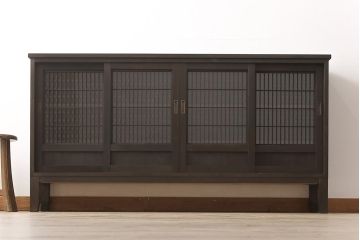 サイドボードを新規製作!木製脚、可動式の棚板を取り付け。建具に麻の葉模様のガラスを使用。(収納棚、戸棚、サイドキャビネット)