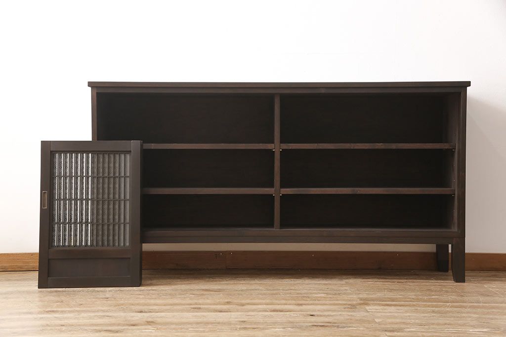 サイドボードを新規製作!木製脚、可動式の棚板を取り付け。建具に麻の葉模様のガラスを使用。(収納棚、戸棚、サイドキャビネット)