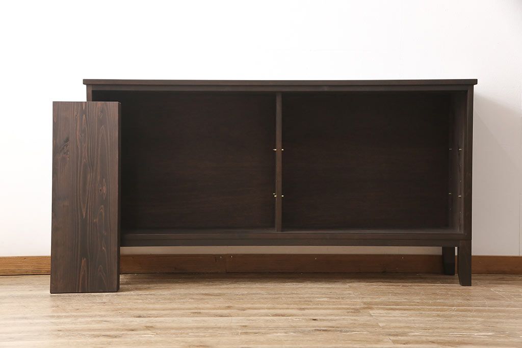 サイドボードを新規製作!木製脚、可動式の棚板を取り付け。建具に麻の葉模様のガラスを使用。(収納棚、戸棚、サイドキャビネット)