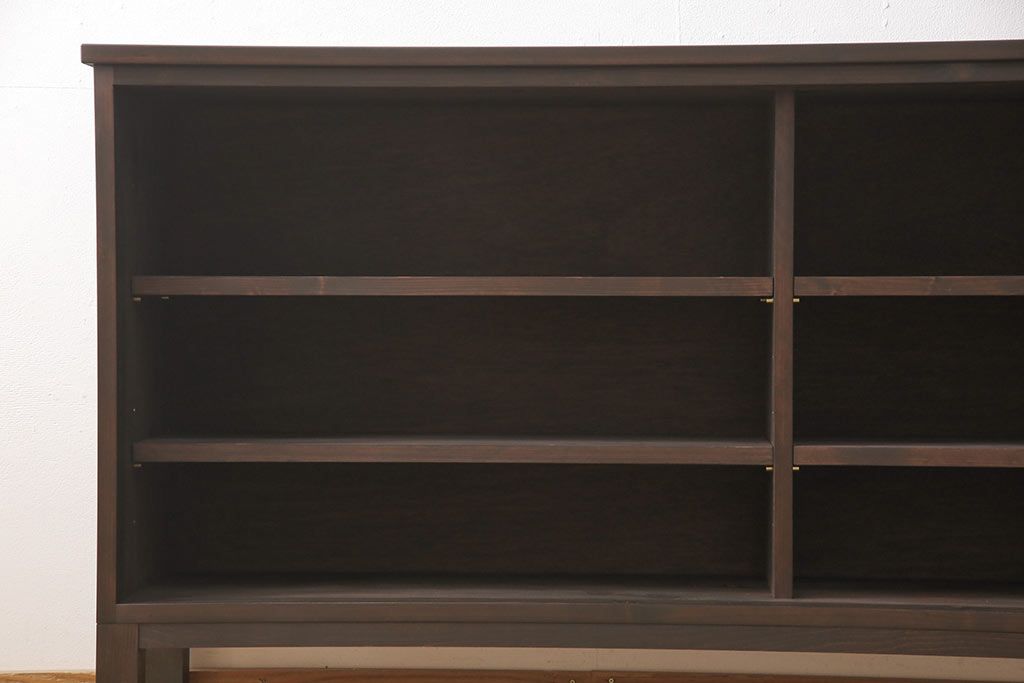 サイドボードを新規製作!木製脚、可動式の棚板を取り付け。建具に麻の葉模様のガラスを使用。(収納棚、戸棚、サイドキャビネット)