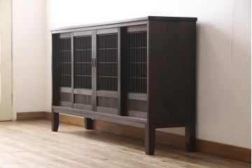 サイドボードを新規製作!木製脚、可動式の棚板を取り付け。建具に麻の葉模様のガラスを使用。(収納棚、戸棚、サイドキャビネット)