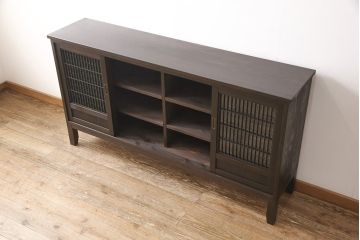 サイドボードを新規製作!木製脚、可動式の棚板を取り付け。建具に麻の葉模様のガラスを使用。(収納棚、戸棚、サイドキャビネット)