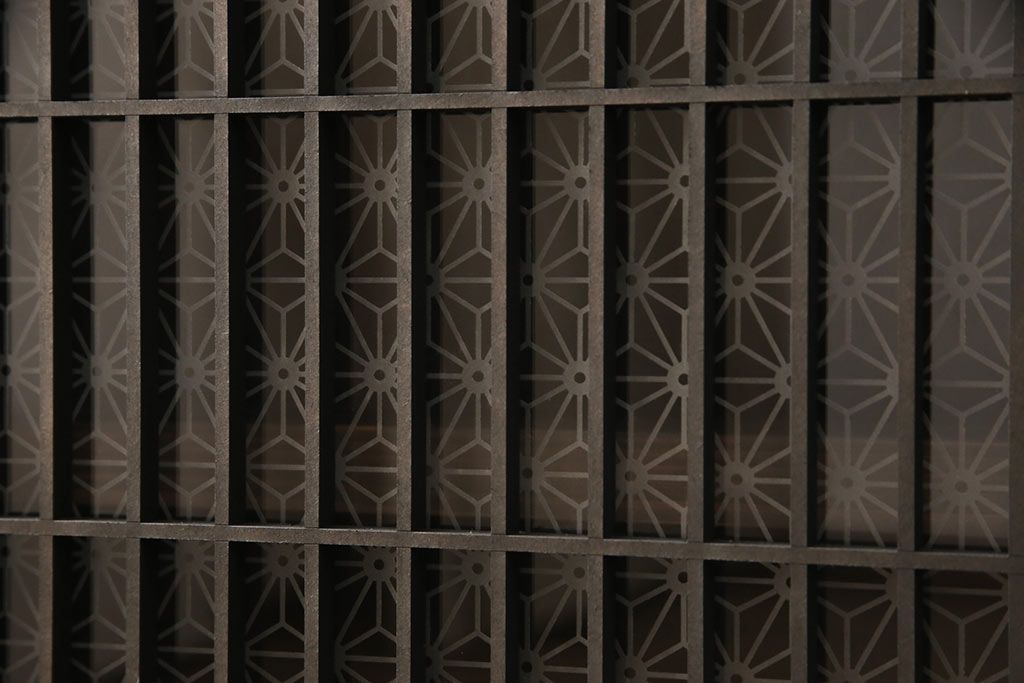 サイドボードを新規製作!木製脚、可動式の棚板を取り付け。建具に麻の葉模様のガラスを使用。(収納棚、戸棚、サイドキャビネット)