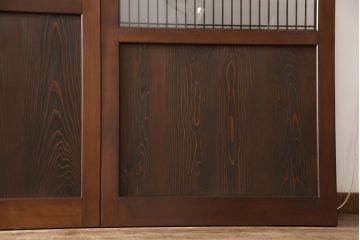 レーザー組子入り帯戸を新規製作!引き違い戸3枚、片引戸を1枚製作。ガラスは表裏でそれぞれクリアガラスとすりガラスを使用。本体は濃い茶色で着色仕上げ。(引き戸、ガラス戸、建具)