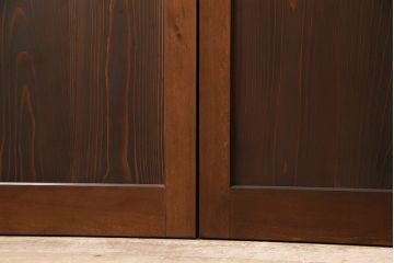 レーザー組子入り帯戸を新規製作!引き違い戸3枚、片引戸を1枚製作。ガラスは表裏でそれぞれクリアガラスとすりガラスを使用。本体は濃い茶色で着色仕上げ。(引き戸、ガラス戸、建具)