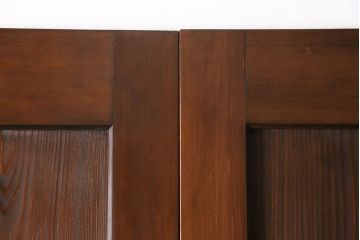 レーザー組子入り帯戸を新規製作!引き違い戸3枚、片引戸を1枚製作。ガラスは表裏でそれぞれクリアガラスとすりガラスを使用。本体は濃い茶色で着色仕上げ。(引き戸、ガラス戸、建具)