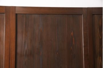 レーザー組子入り帯戸を新規製作!引き違い戸3枚、片引戸を1枚製作。ガラスは表裏でそれぞれクリアガラスとすりガラスを使用。本体は濃い茶色で着色仕上げ。(引き戸、ガラス戸、建具)