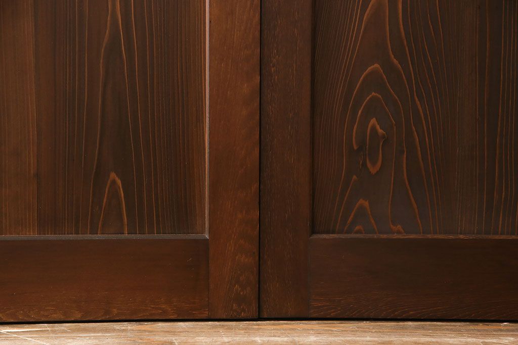 レーザー組子入り帯戸を新規製作!引き違い戸3枚、片引戸を1枚製作。ガラスは表裏でそれぞれクリアガラスとすりガラスを使用。本体は濃い茶色で着色仕上げ。(引き戸、ガラス戸、建具)