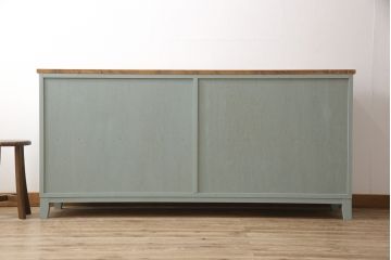 キッチンカウンターを新規製作!建具ガラスはすりガラス使用。天板は明るめの茶色、本体は淡い青緑色にペイント仕上げ。(収納棚、戸棚、キャビネット、サイドボード、サイドキャビネット、カップボード)