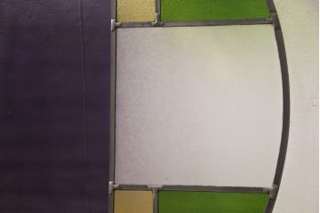 オリジナルのステンドグラス使用し丸窓を新規製作!