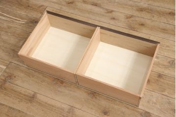 戸棚2台を新規製作!引き戸に花菱模様のガラスを使用。濃い茶色に着色仕上げ。(収納棚、キャビネット、食器棚、サイドキャビネット)